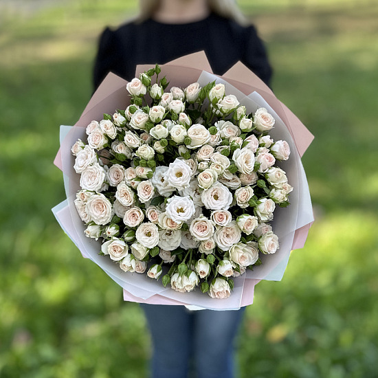 Букет 19 кустовых роз Рослин