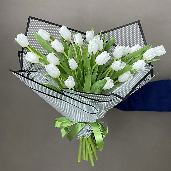 25 белых тюльпанов
