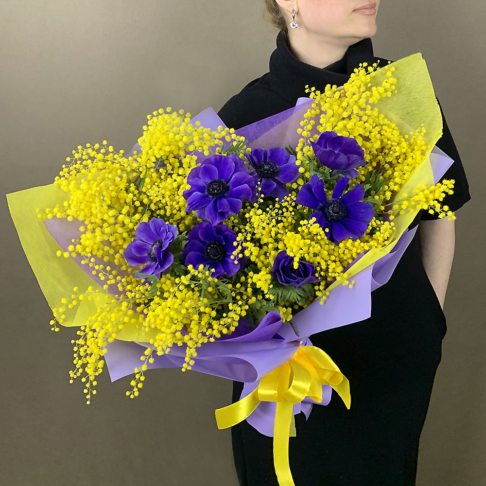 buket_s_mimozoy_i_anemonami_grazia.jpg