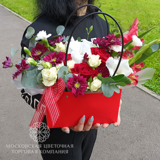 Цветочный комплимент в сумочке, вариант 8