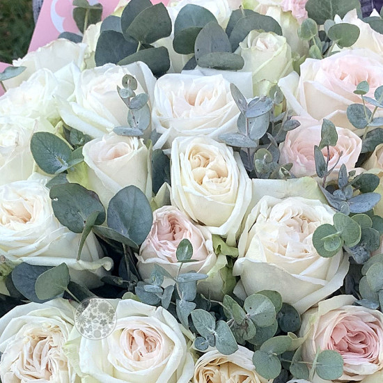Букет с ароматными розами Вайт О’Хара "При свете дня"