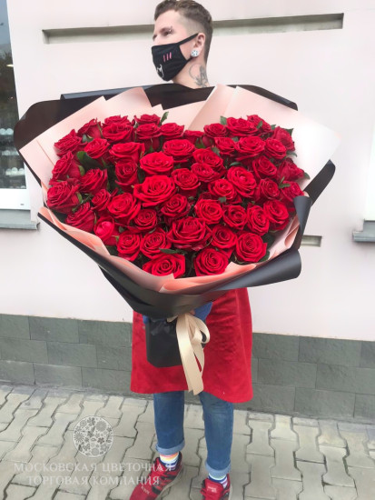 Букет-сердце из 55 красных роз