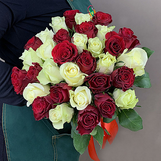 Букет микс из 33 кенийских роз