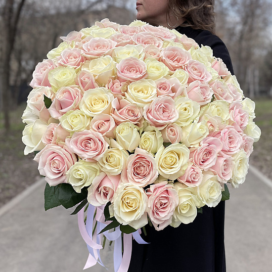 Букет 101 роза нежный микс, Россия