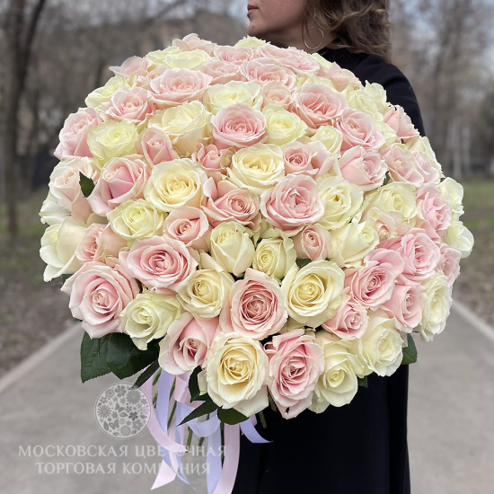 Букет 101 роза нежный микс, Россия