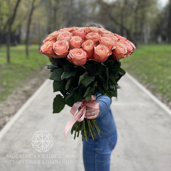 Букет 35 пионовидных роз Кахала