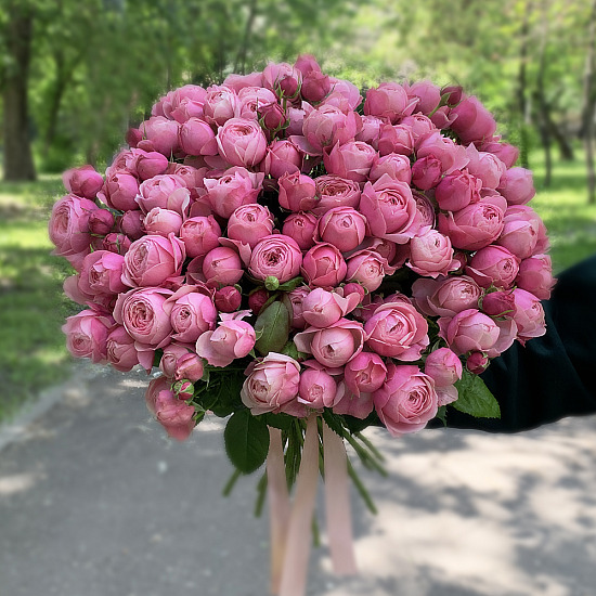 Букет 31 пионовидная кустовая роза Силва Пинк