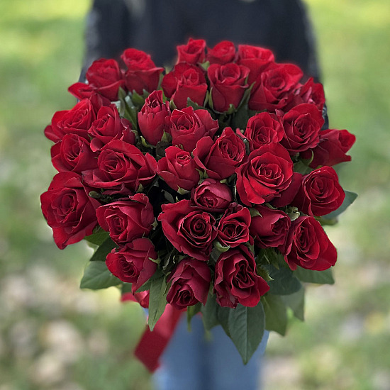Букет из 33 роз Родос, Кения, 40 см