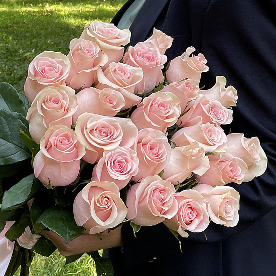 Букет 25 премиальных роз Salma