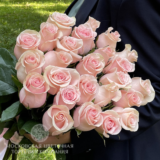 Букет 25 премиальных роз Salma