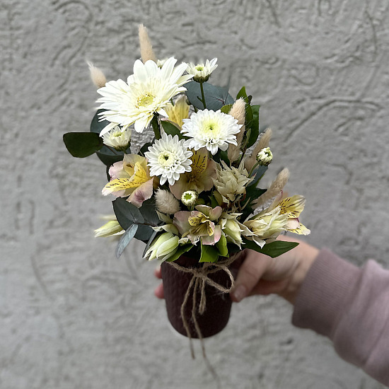 Цветочный комплимент с герберой и хризантемой