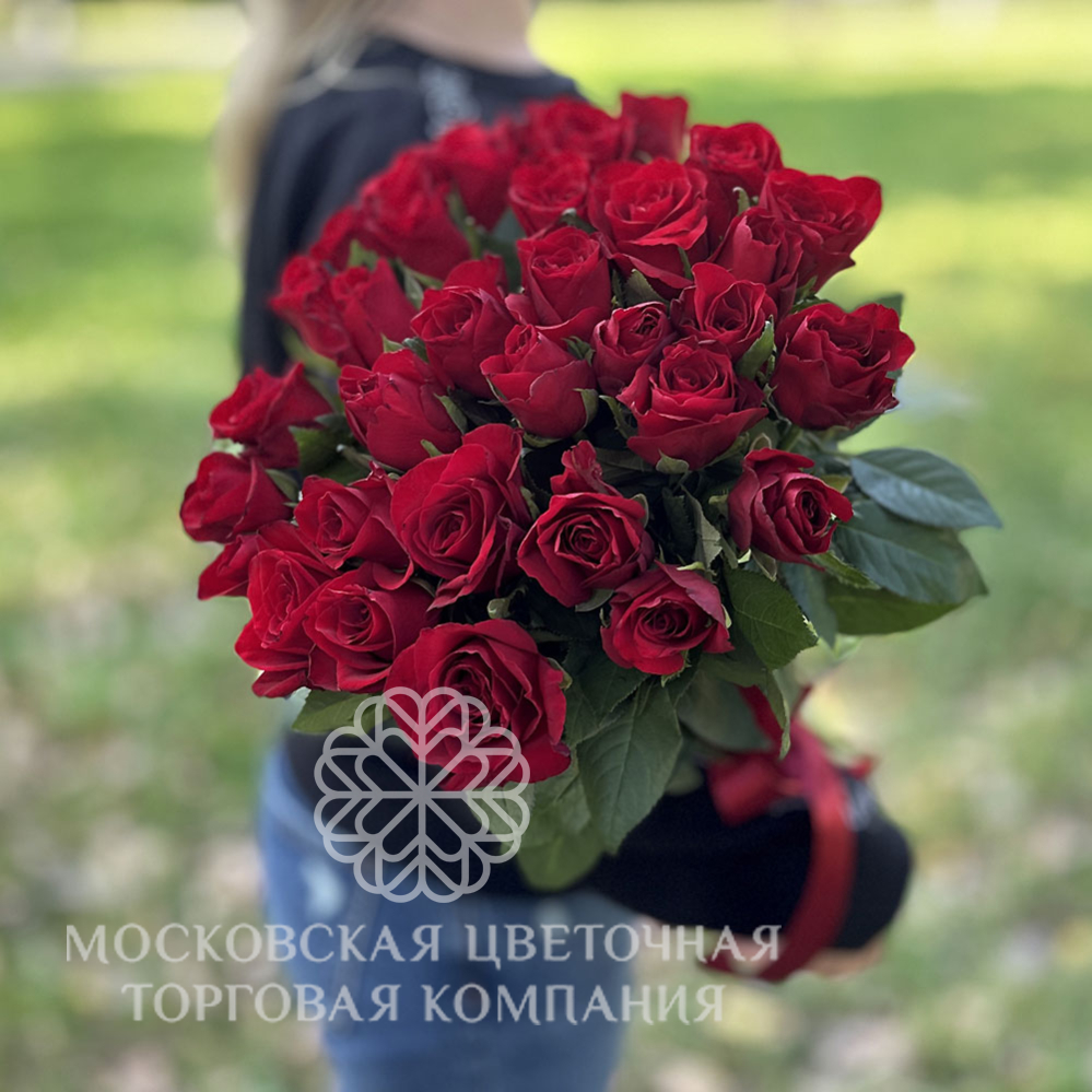 Букет из 33 роз Родос, Кения, 40 см купить с доставкой в Москве за