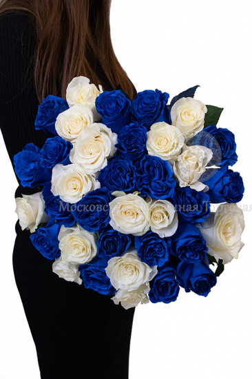 Букет 35 роз, бело-синий микс