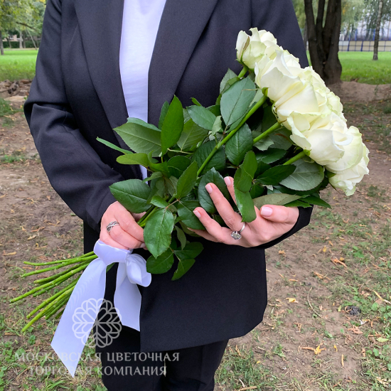 Букет 17 роз Аваланш