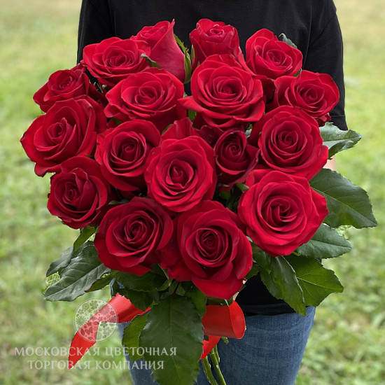 Букет из 17 красных роз