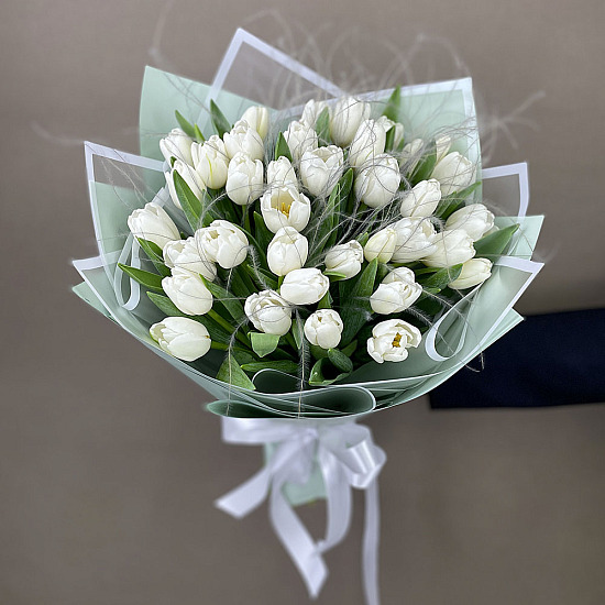 25 белых тюльпанов
