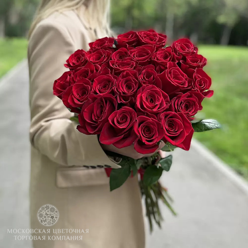 Букет из 24 премиум роз Фридом купить за 7 300 руб. с круглосуточной ...