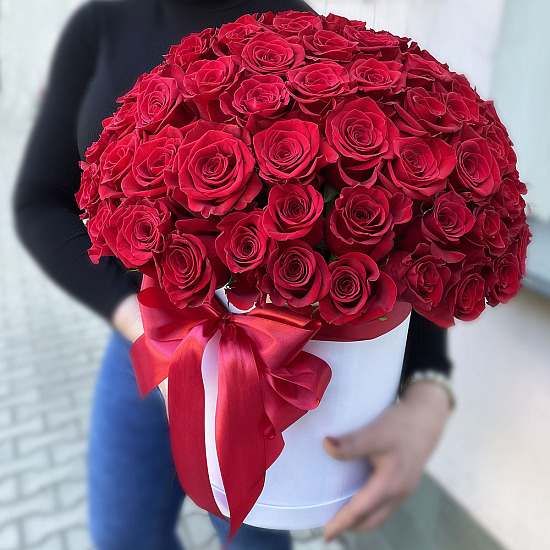 Букет 75 премиум роза Фридом в шляпной коробке, Эквадор