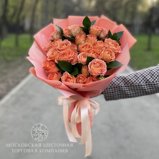 Букет кустовых пионовидных роз Априкот Лэйс