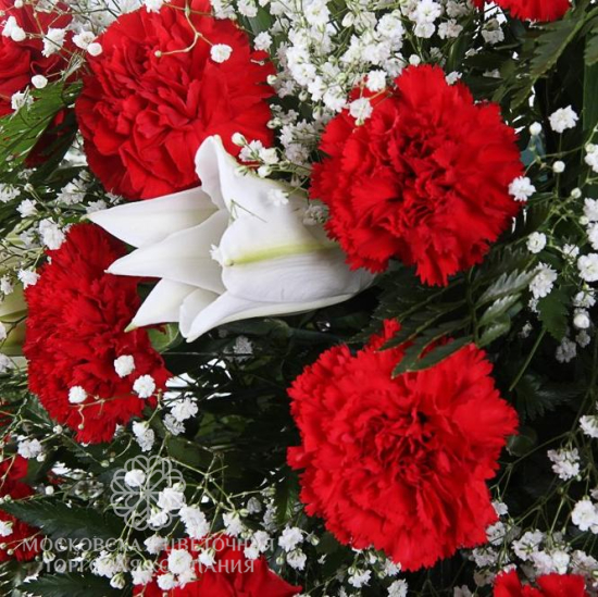 Букет с гвоздиками Скорбящая Тишина
