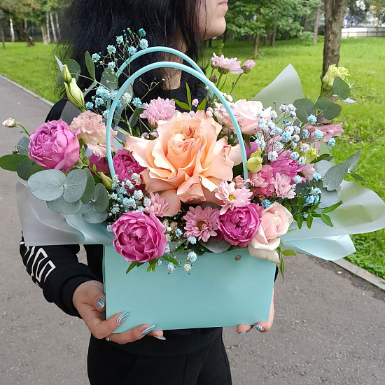 Цветочный комплимент в сумочке, вариант 25