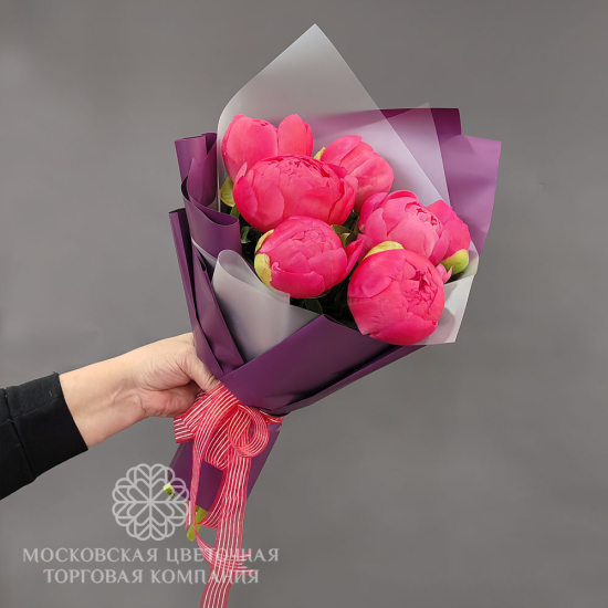 Букет из 7 пионов, коралловые