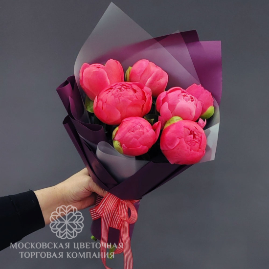 Букет из 7 пионов, коралловые