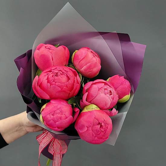 Букет из 7 пионов, коралловые