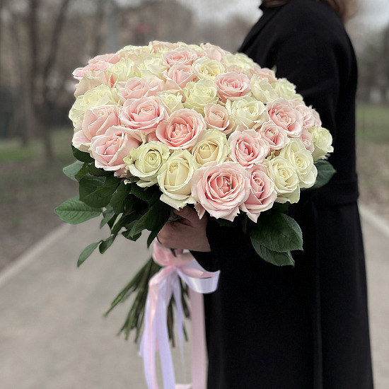 Букет 51 роза нежный микс, Россия